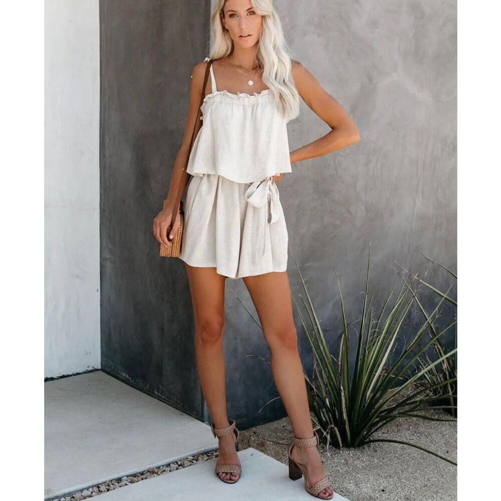 ✨VICI A La Playa Pocketed Tie Sand Sz Medium Romper✨